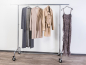 Preview: 2016-100-80 Kleiderständer höhenverstellbar 155cm bis 215cm hoch 100cm breit Beispiel mit Kleidung