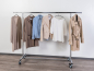 Preview: 2056-140-80 XXL Kleiderständer klappbar höhenverstellbar 155cm bis 220cm hoch 140cm breit Beispiel mit Kleidung