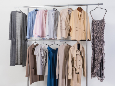 Preview: 2016-100-80-02 Kleiderständer höhenverstellbar 155cm bis 215cm hoch 100cm breit zwei Ebenen Beispiel mit Kleidung