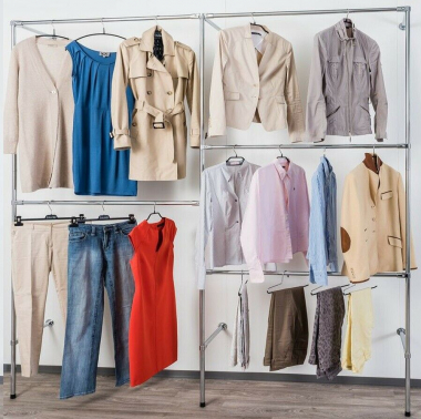 Wandregalsystem Garderobensystem Kleiderkammer Kleiderstange 236x215 cm breit und 40 cm tief speziell für Dachschrägen Wandbefestigung und Gummifüsse stabile Stahlrohre verchromt Art Nr W19