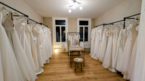 Wandregalsystem Schwarz Beispielfoto Brautmode Brautkleider Garderobensystem Kleiderstange Art Nr W13BK